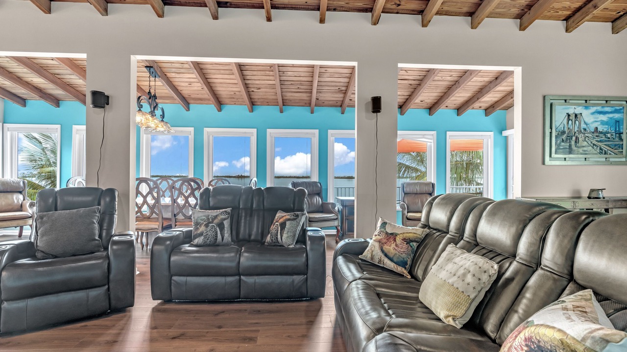 Photo of Livingroom in Breezeswept Beach Estates