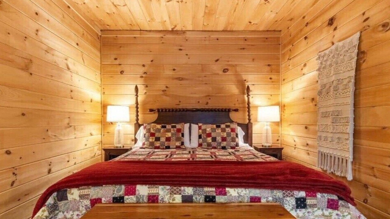 Photo of Bedroom in Necowa Cove