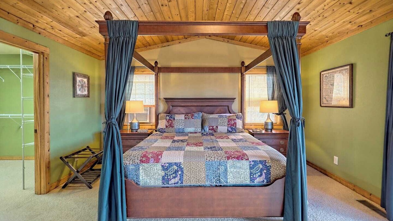 Photo of Bedroom in Hayesville