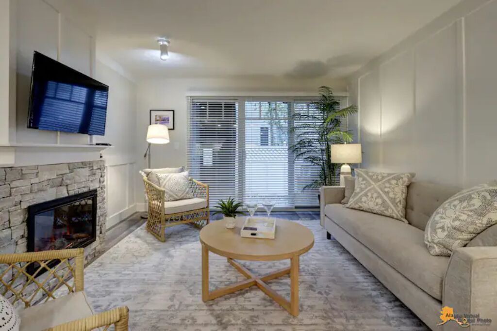 Photo of Livingroom in Midtown Anchorage