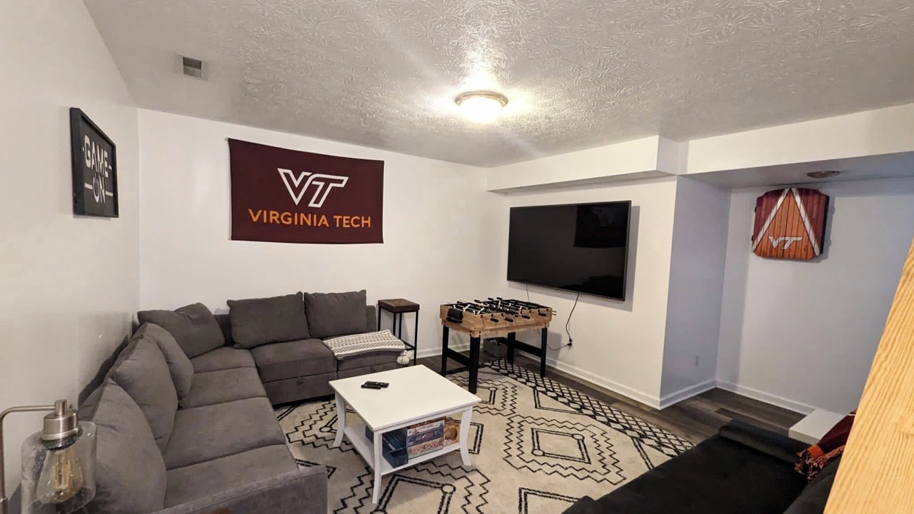 Photo of Livingroom in Blacksburg