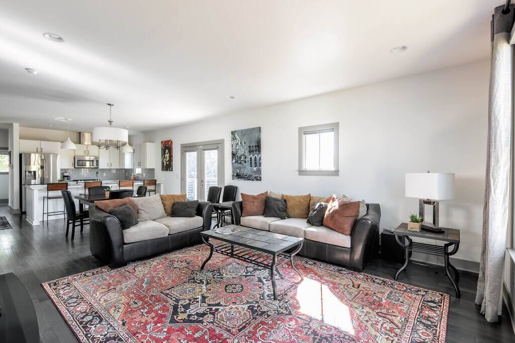 Photo of Livingroom in Shelby Hills
