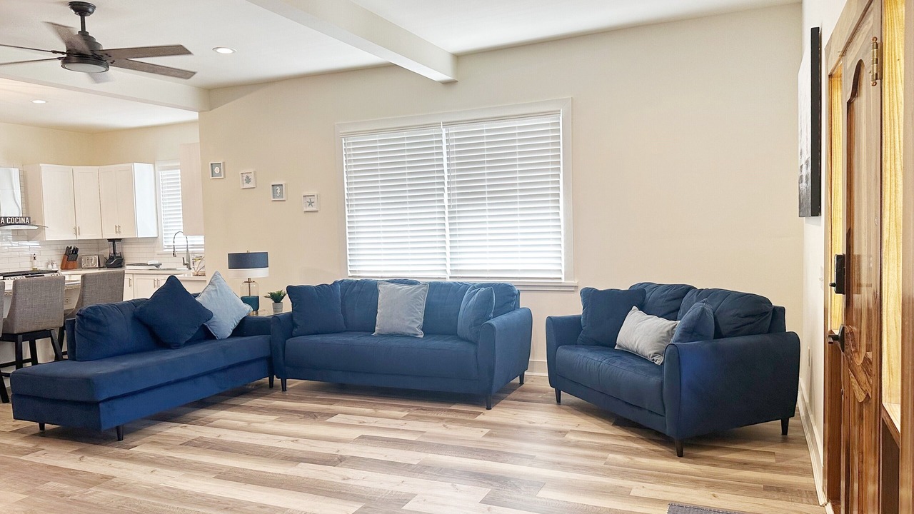 Photo of Livingroom in Dixon Cove