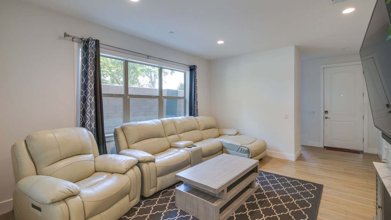 Photo of Bedroom in Paramount