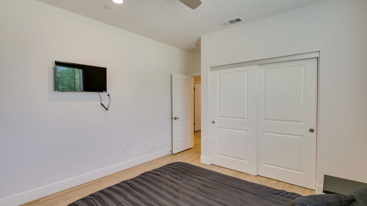 Photo of Bedroom in Paramount