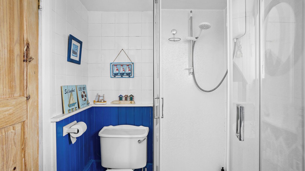 Photo of Bathroom in Polruan