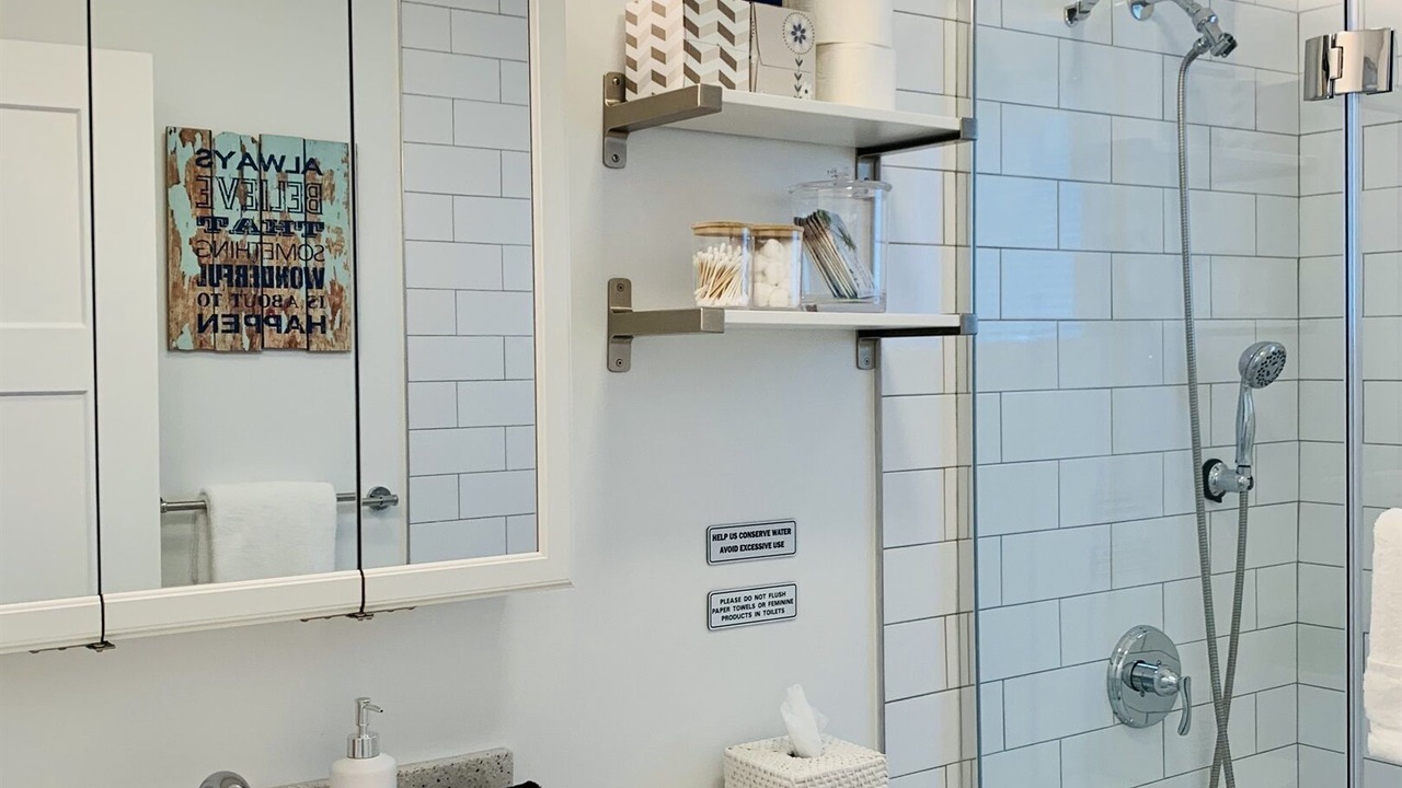 Photo of Bathroom in Lubbers Quarters Cay