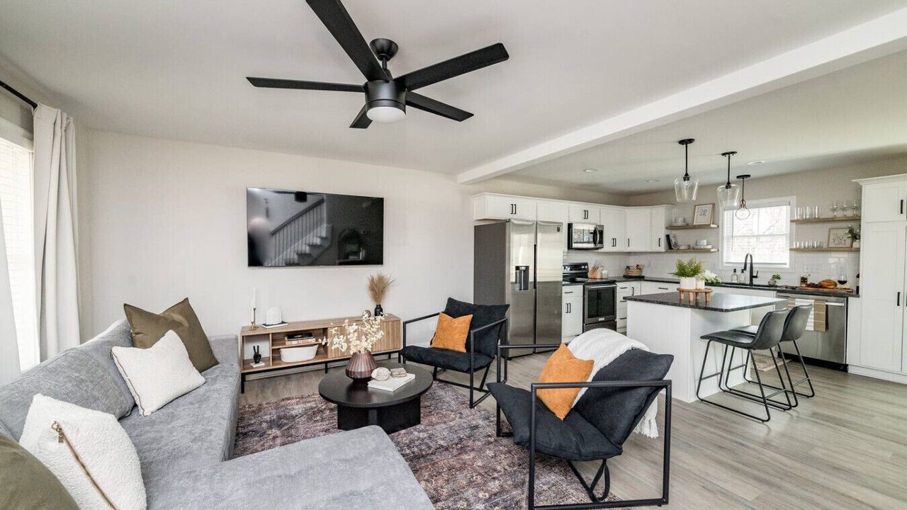 Photo of Livingroom in Madison Heights