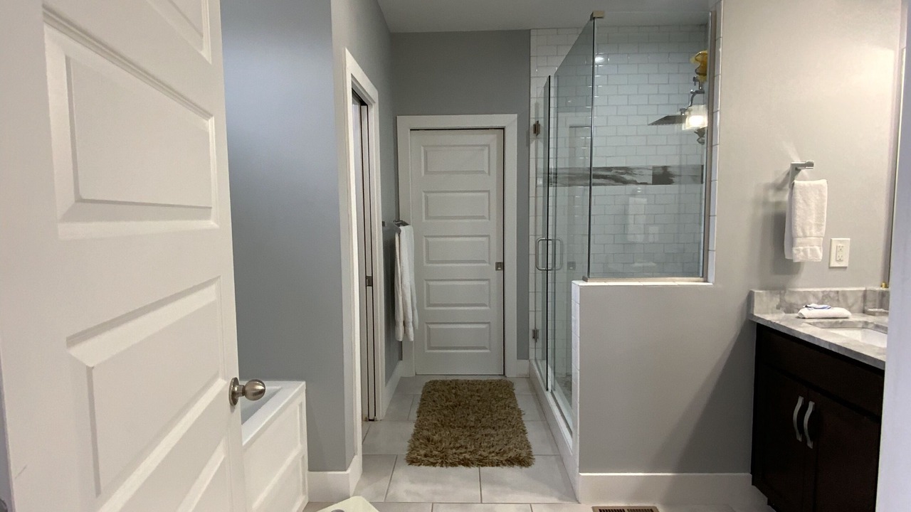 Photo of Bathroom in Shelby Hills
