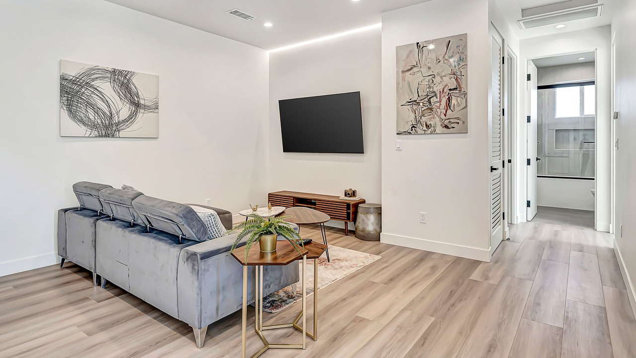 Photo of Livingroom in Reseda