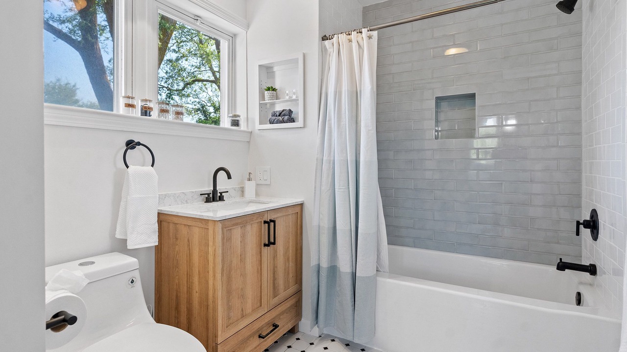Photo of Bathroom in Easton's Point