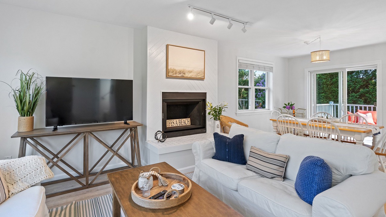 Photo of Livingroom in Easton's Point