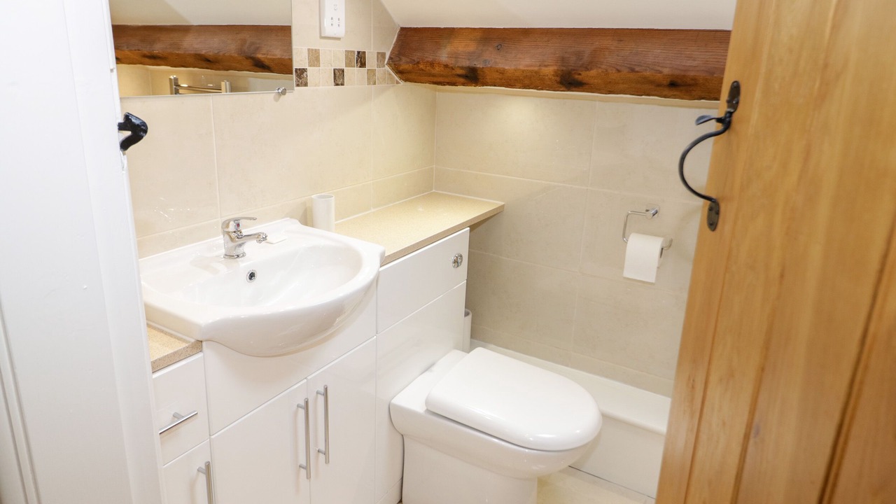 Photo of Bathroom in Henryd