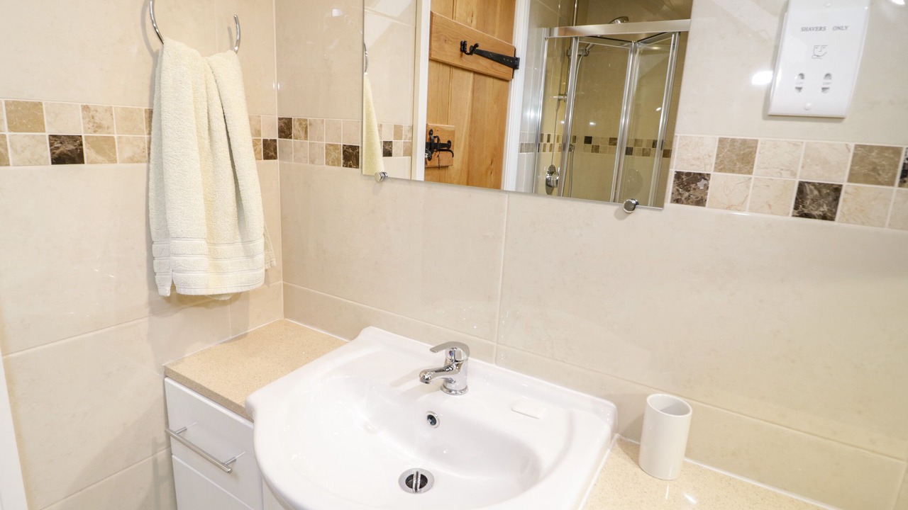 Photo of Bathroom in Henryd