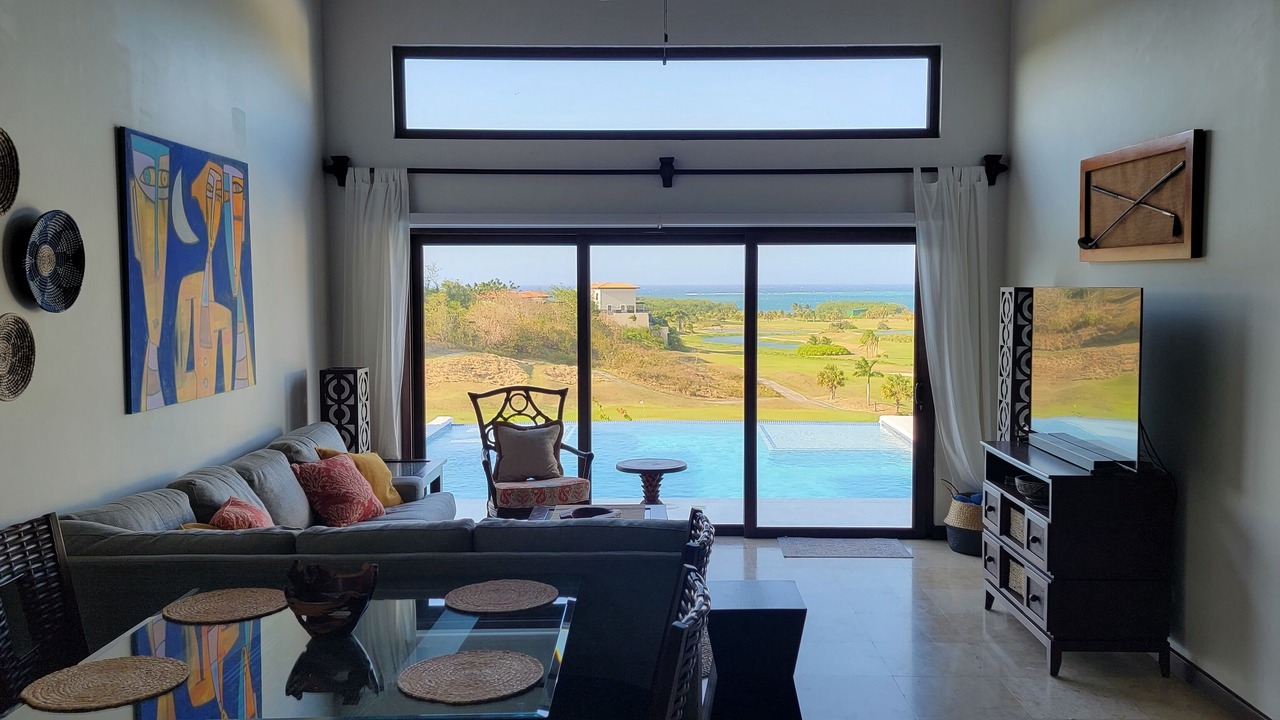 Photo of Livingroom in Pristine Bay