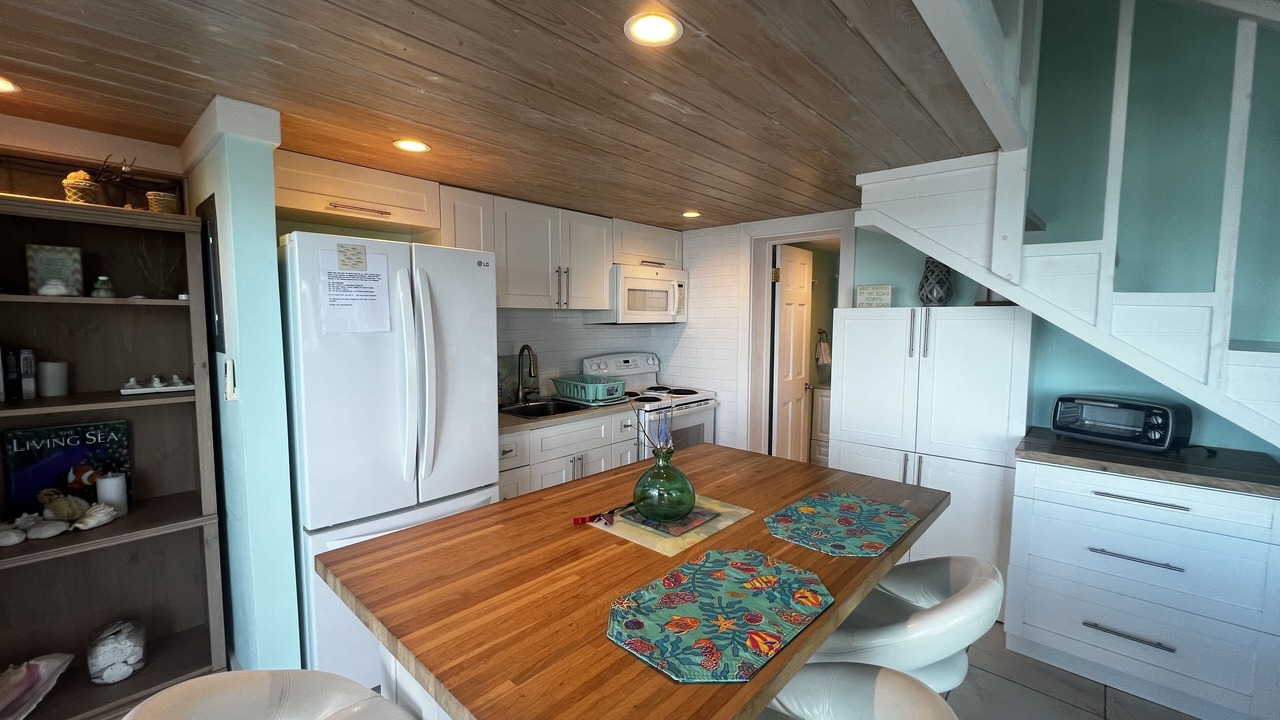 Photo of Kitchen in Great Harbour Cay