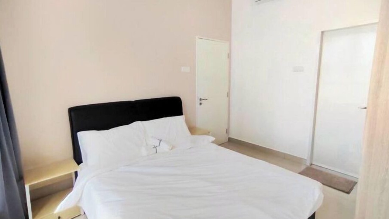 Photo of Bedroom in Maluri