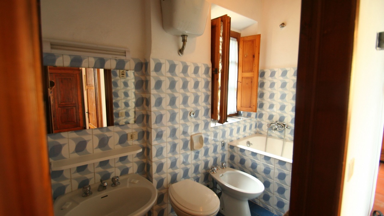 Photo of Bathroom in Petrognano