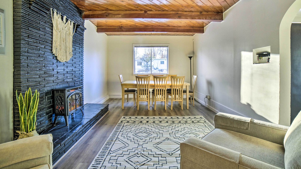 Photo of Livingroom in West University