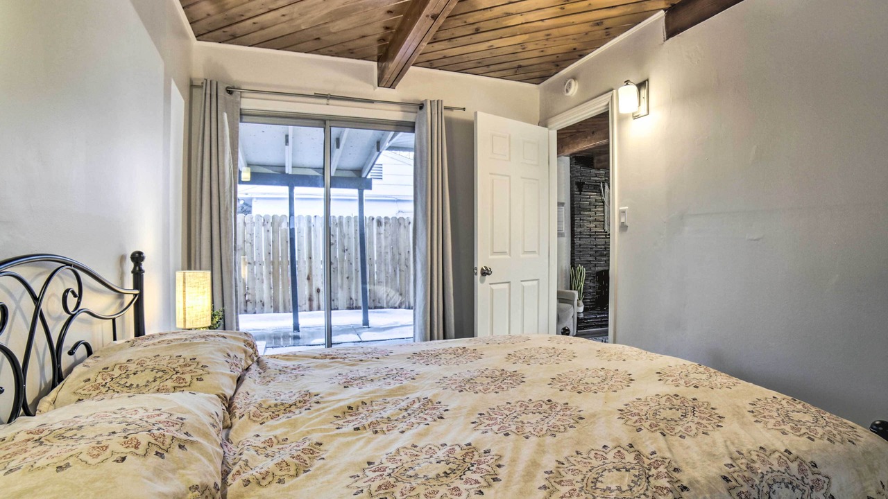 Photo of Bedroom in West University
