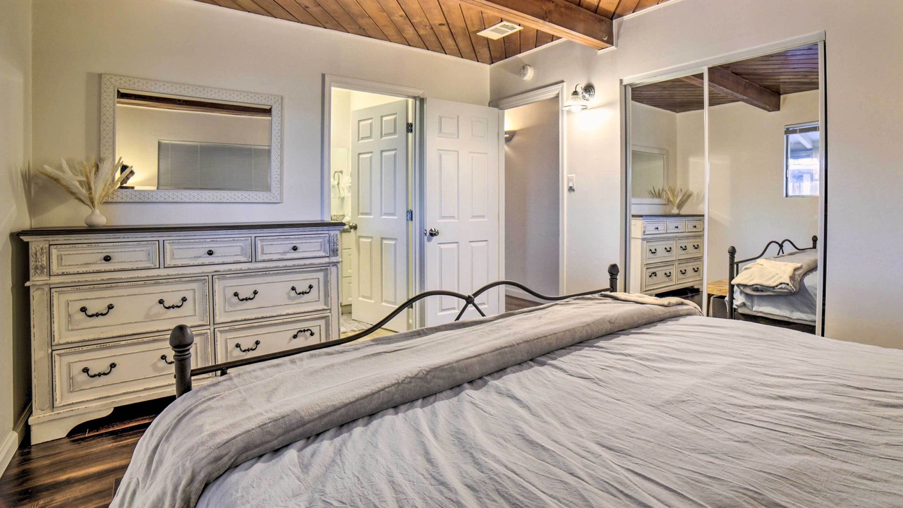 Photo of Bedroom in West University