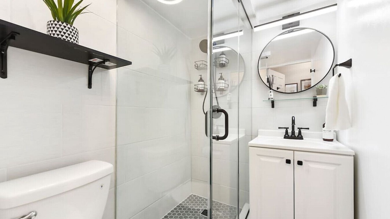 Photo of Bathroom in Lower Lawrenceville