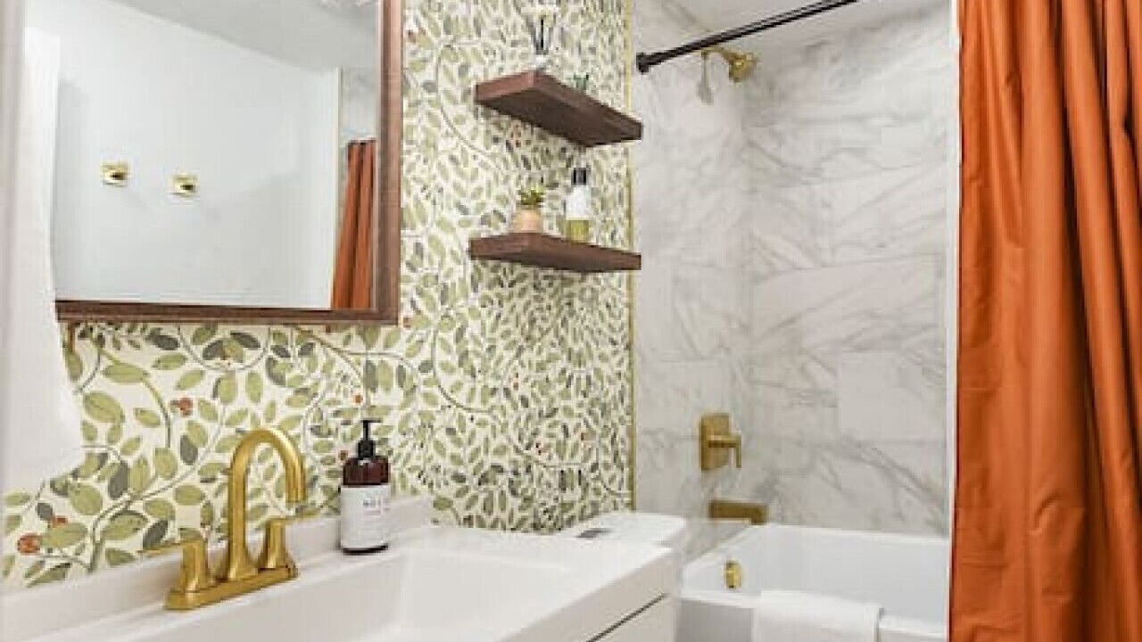 Photo of Bathroom in Lower Lawrenceville