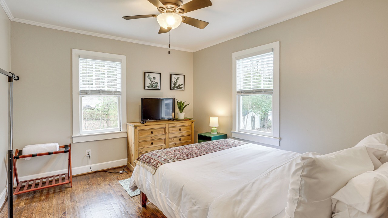 Photo of Bedroom in Crestline Heights