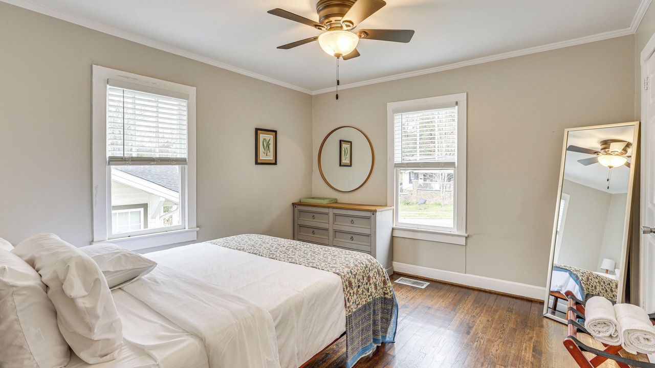 Photo of Bedroom in Crestline Heights