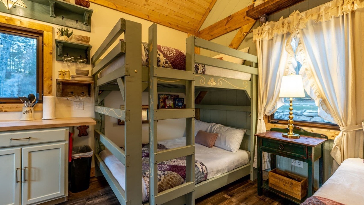 Photo of Bedroom in Goldbond