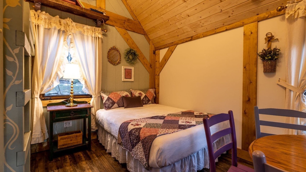 Photo of Bedroom in Goldbond