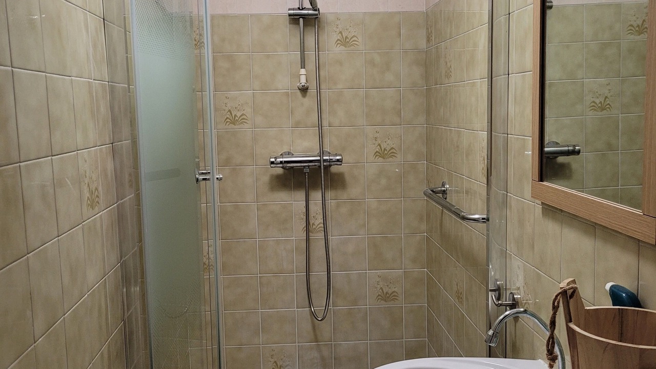 Photo of Bathroom in Poullaouen