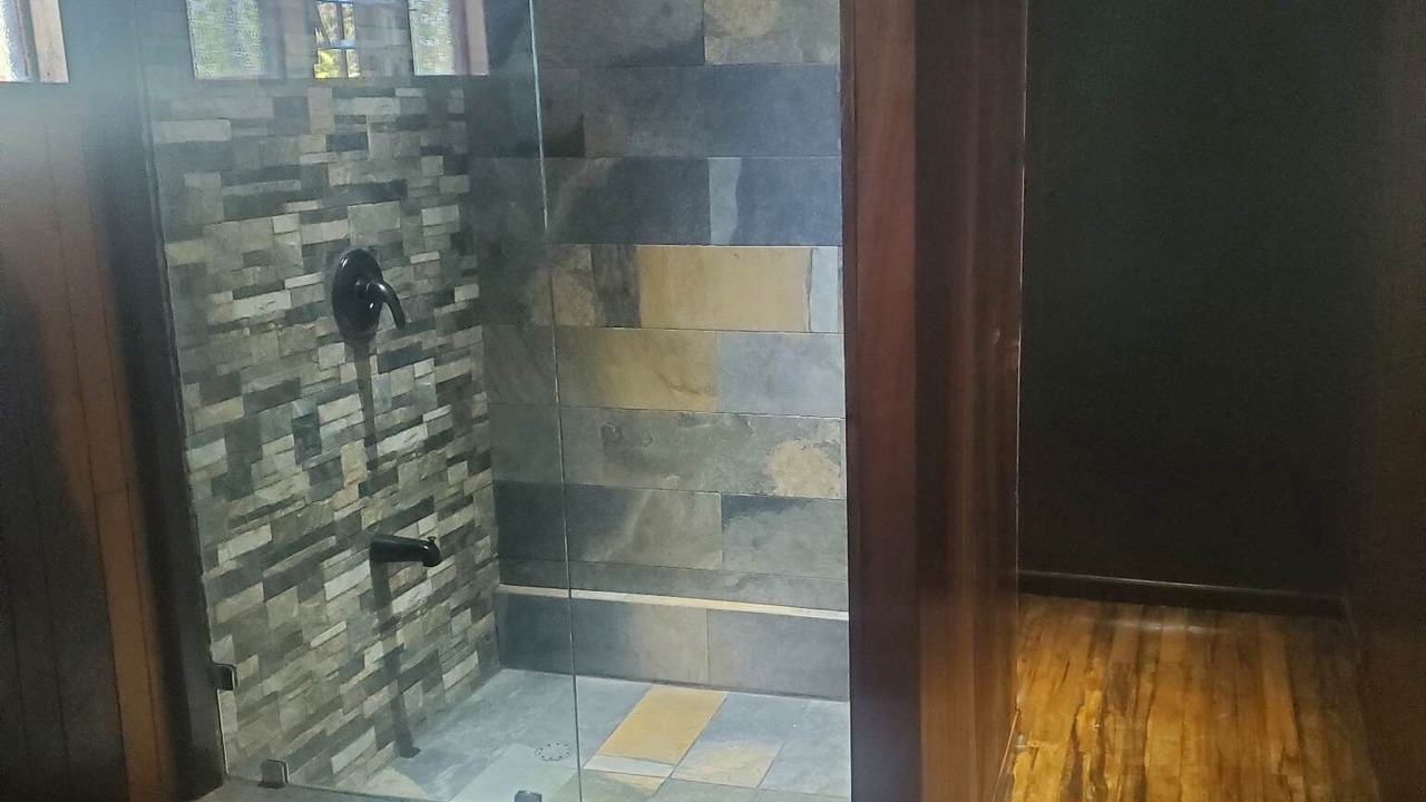 Photo of Bathroom in Roble
