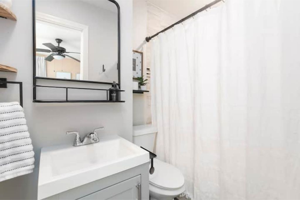Photo of Bathroom in Crestline Heights