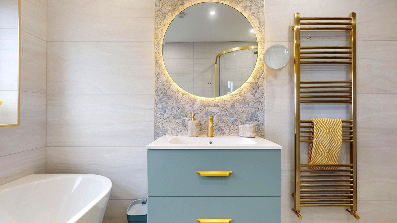Photo of Bathroom in Henryd