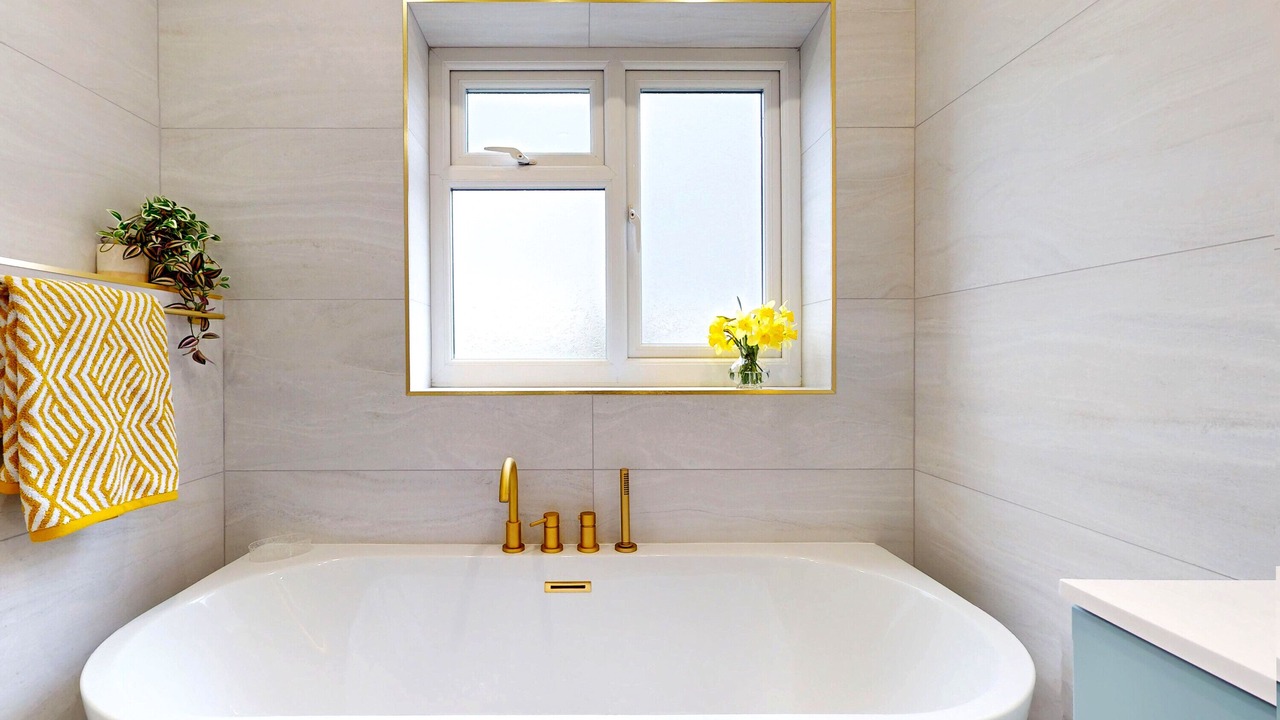 Photo of Bathroom in Henryd