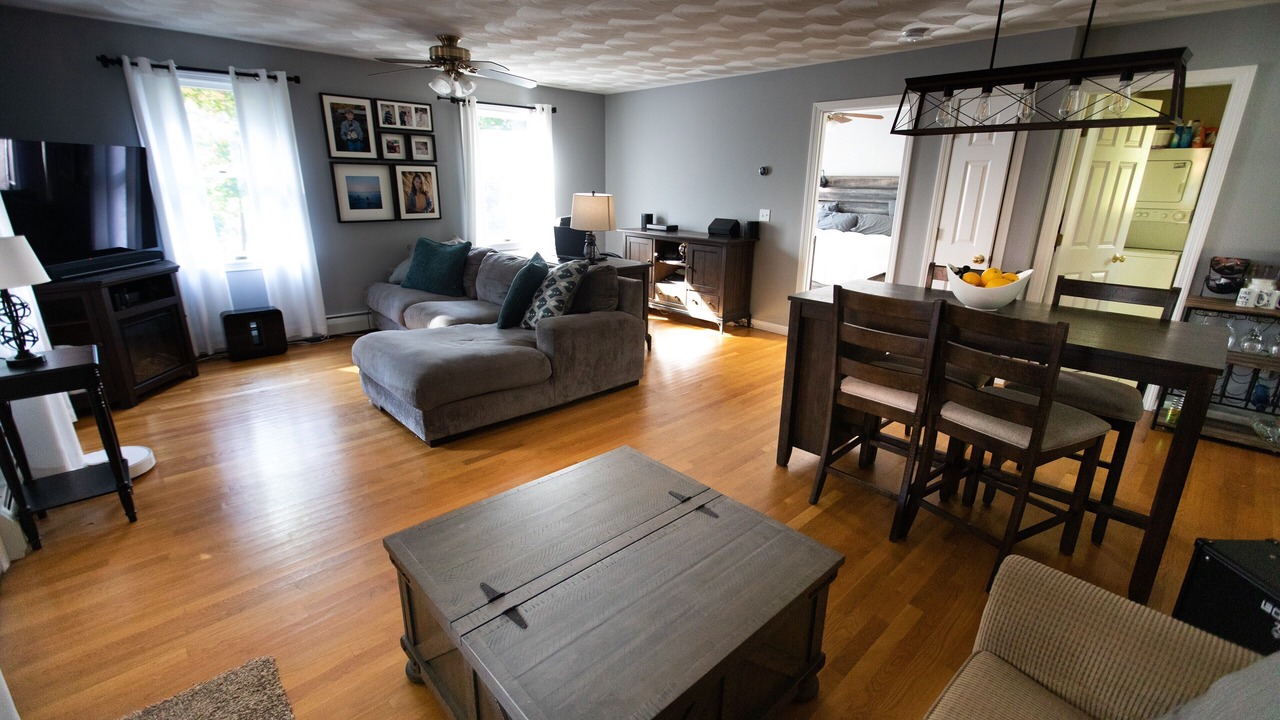 Photo of Livingroom in Saunderstown