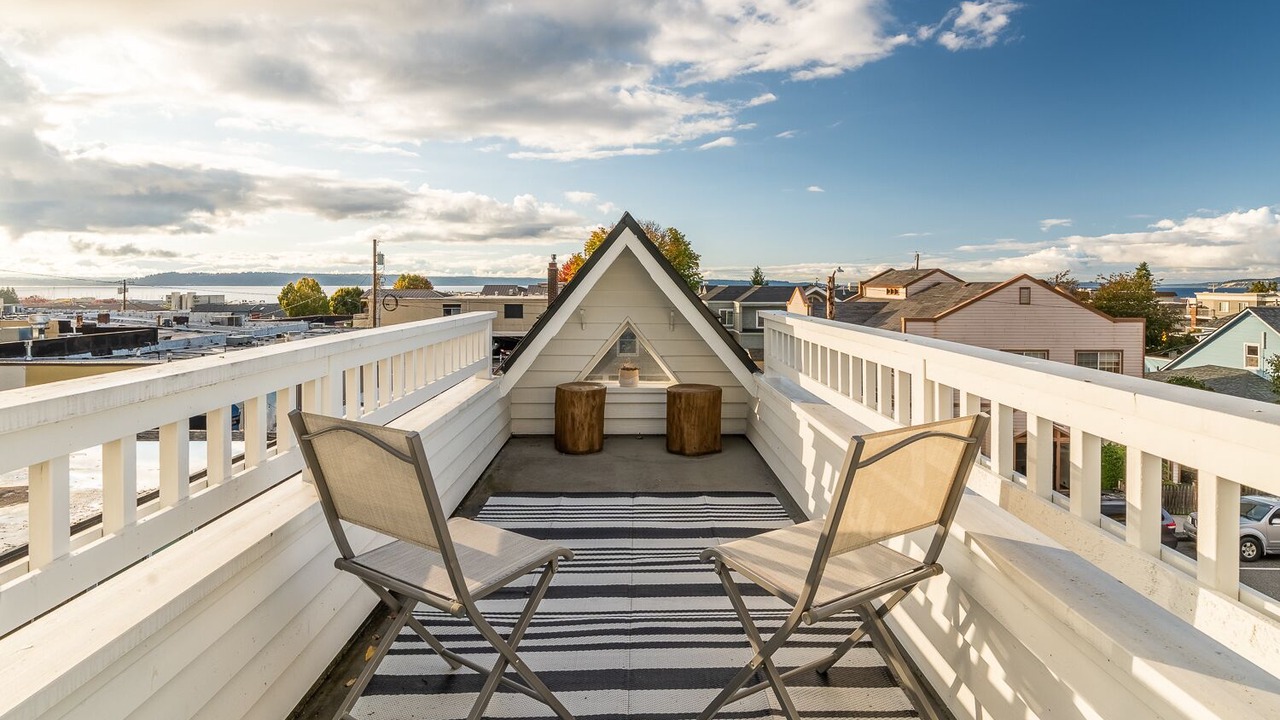Photo of Patio Balcony in The Bowl of Edmonds