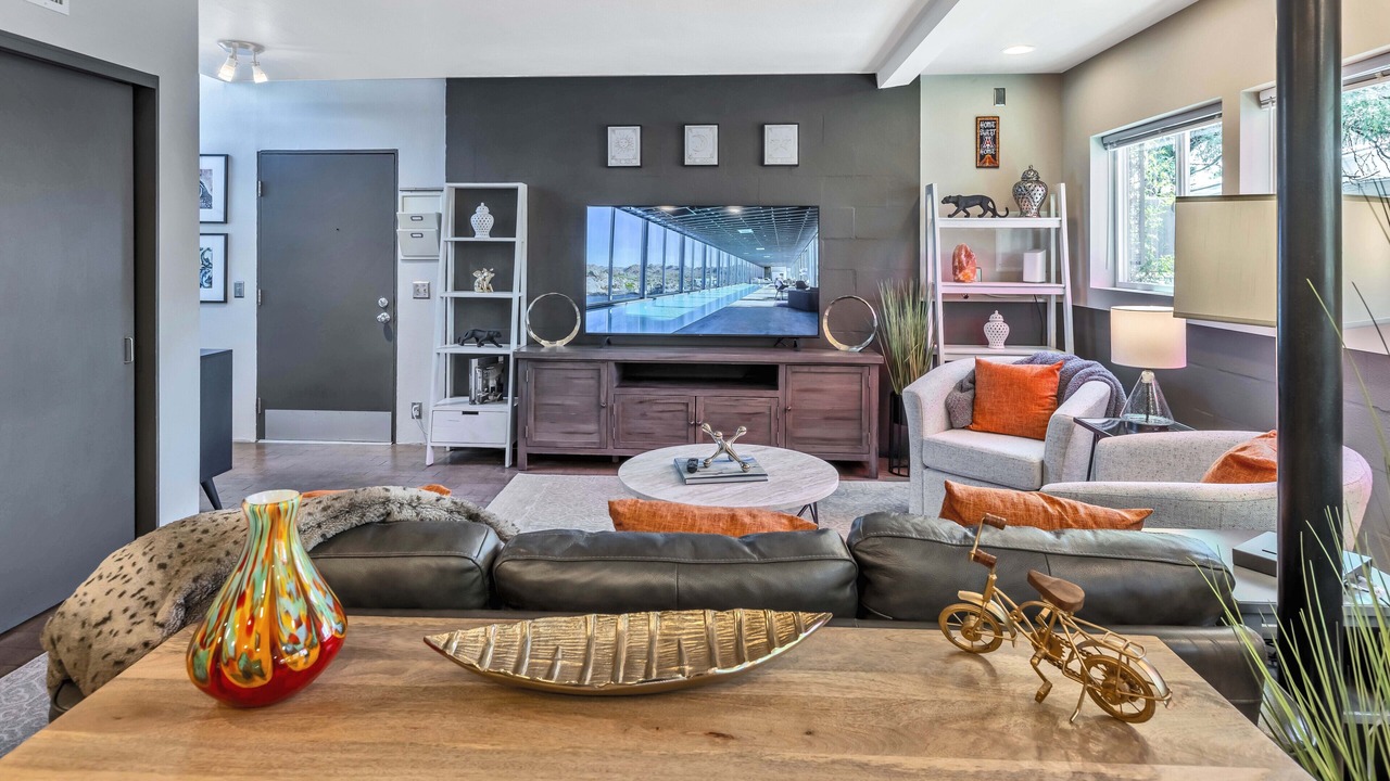 Photo of Livingroom in Sam Hughes