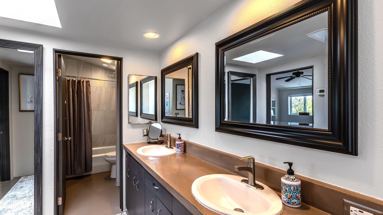 Photo of Bathroom in Sam Hughes