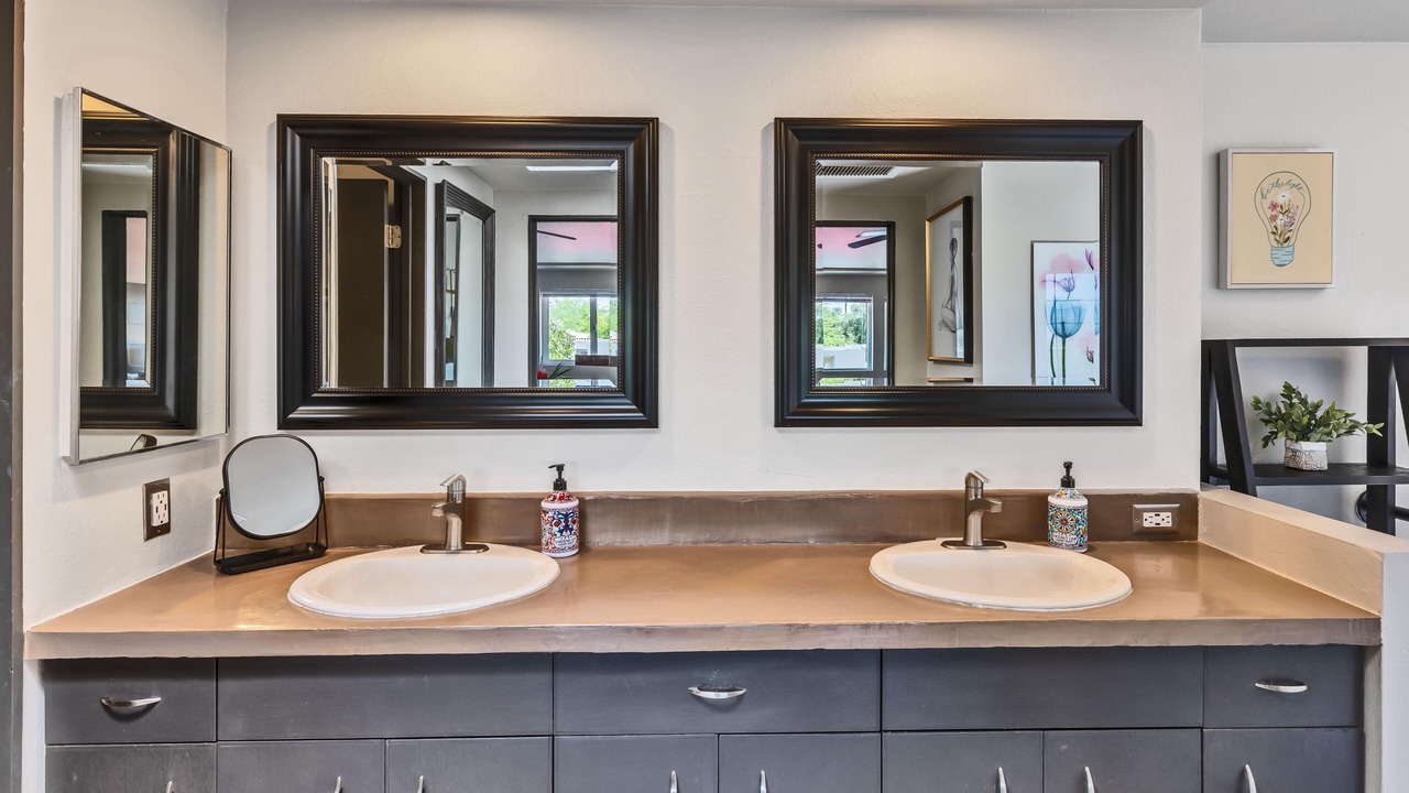 Photo of Bathroom in Sam Hughes
