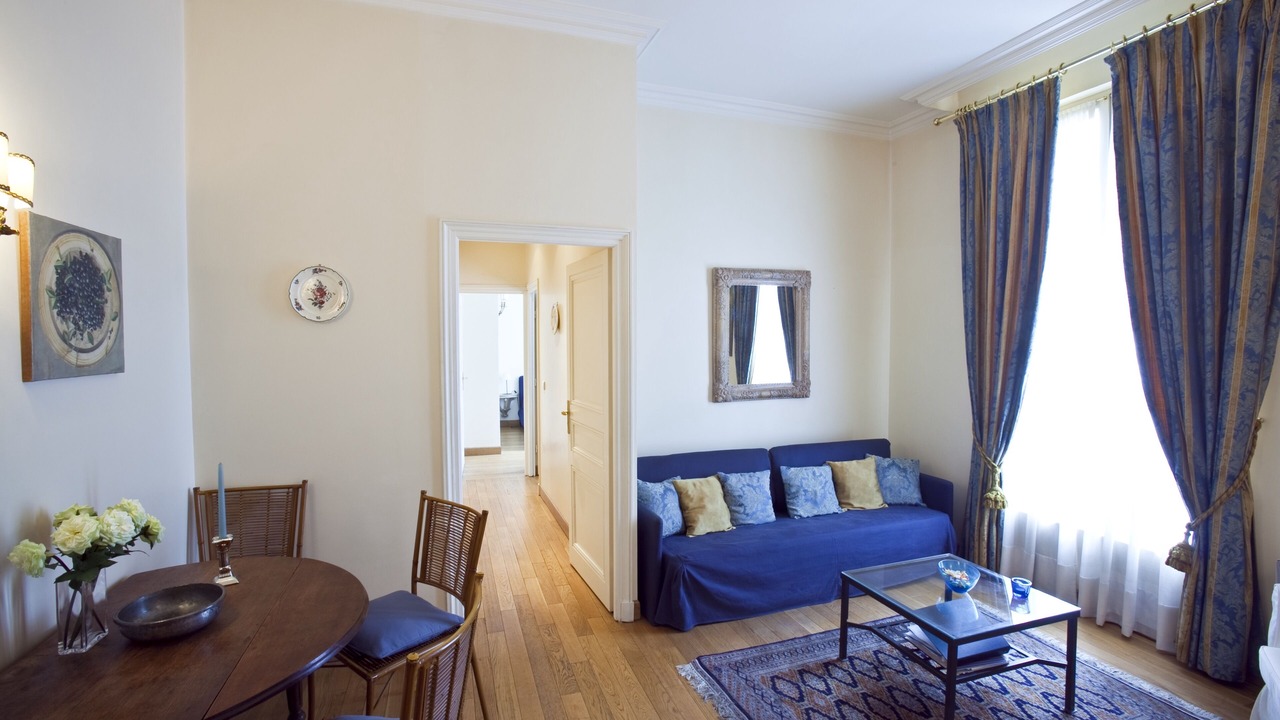 Photo of Livingroom in 8th Arrondissement
