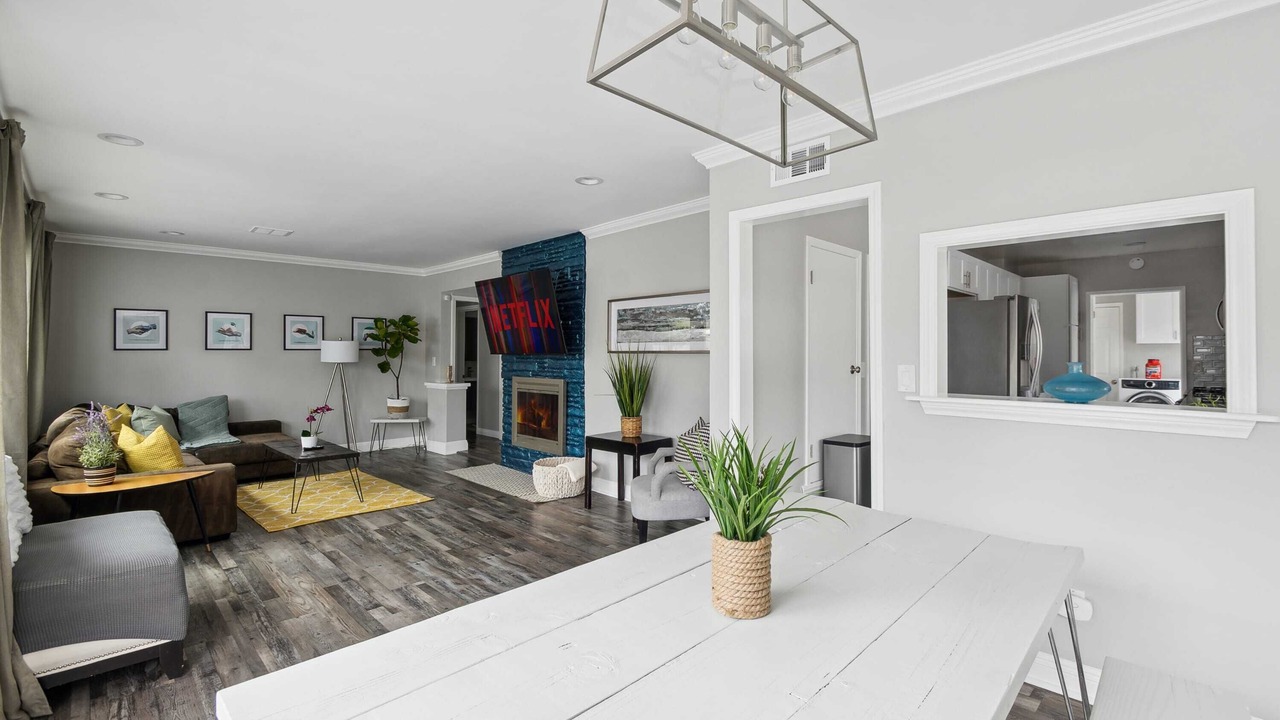 Photo of Livingroom in Reseda