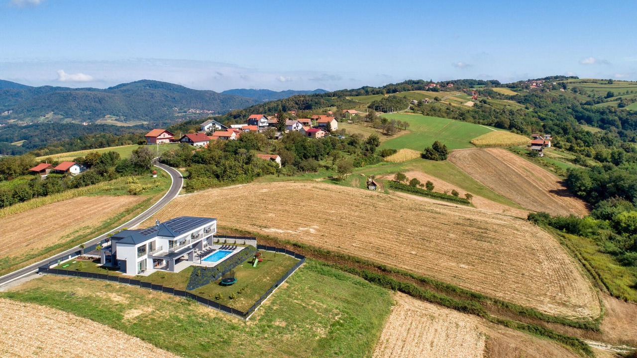 Photo of Others in Breznicki Hum