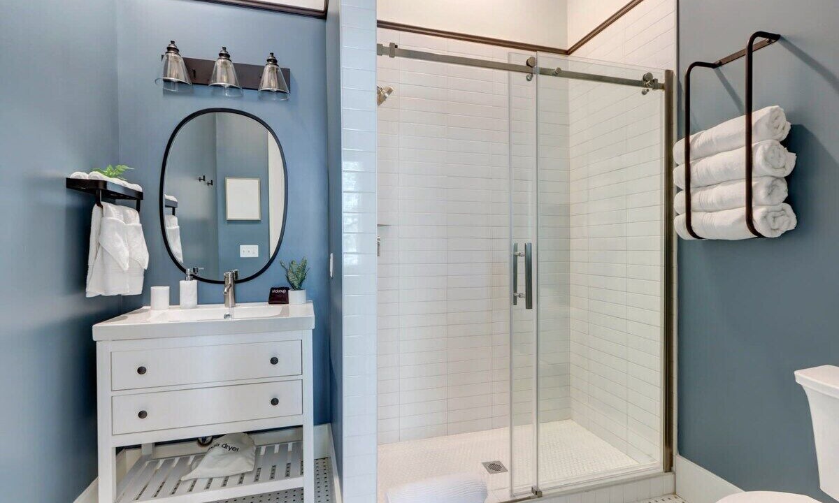 Photo of Bathroom in Old West Broad Neighborhood