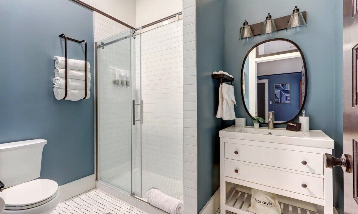 Photo of Bathroom in Old West Broad Neighborhood