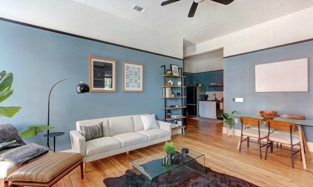 Photo of Livingroom in Old West Broad Neighborhood