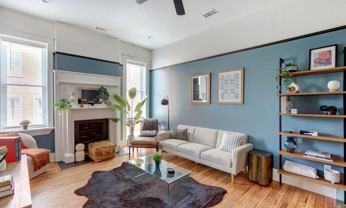 Photo of Livingroom in Old West Broad Neighborhood