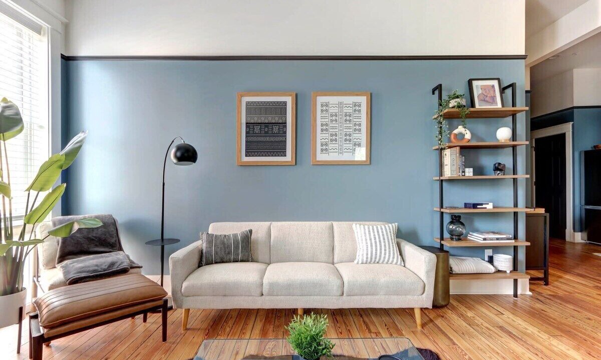 Photo of Livingroom in Old West Broad Neighborhood