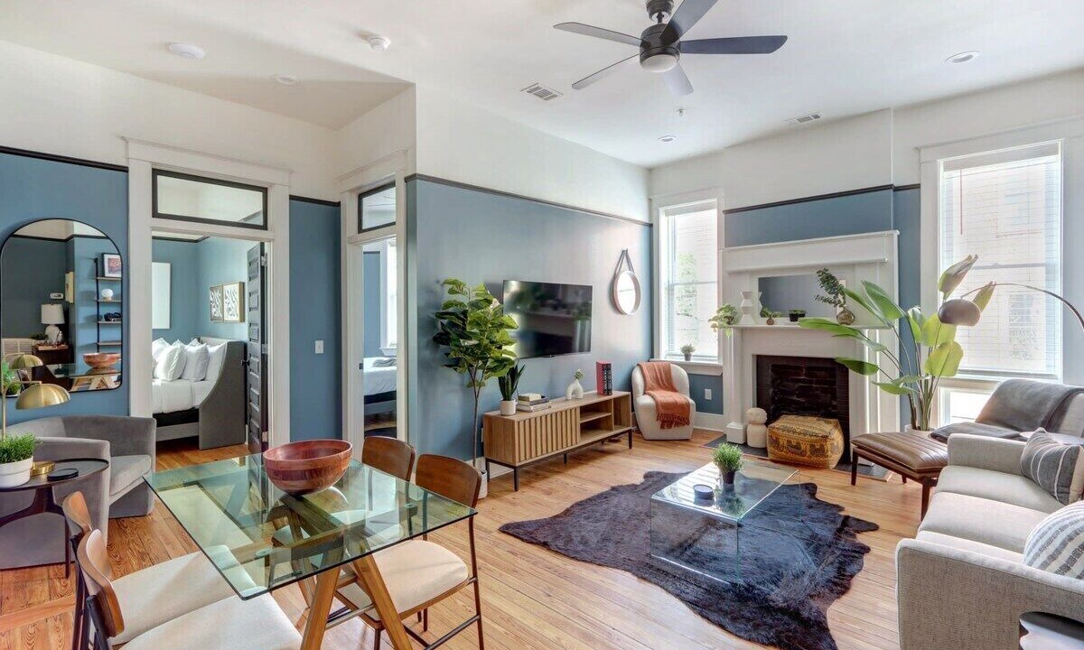 Photo of Livingroom in Old West Broad Neighborhood